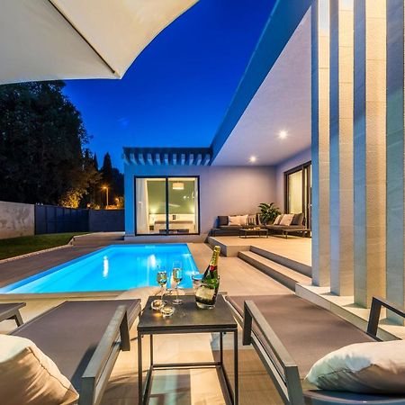 Villa Oasis - Your Luxury Home Away From Home Celopeci Exteriér fotografie
