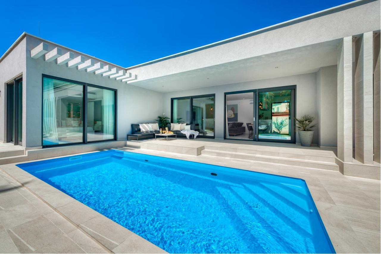 Villa Oasis - Your Luxury Home Away From Home Celopeci Exteriér fotografie