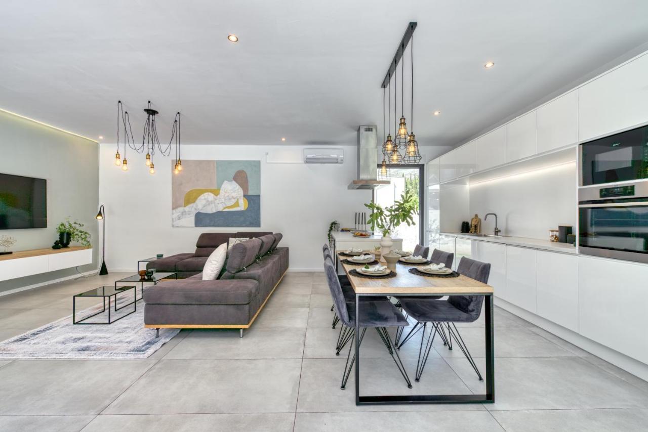 Villa Oasis - Your Luxury Home Away From Home Celopeci Exteriér fotografie