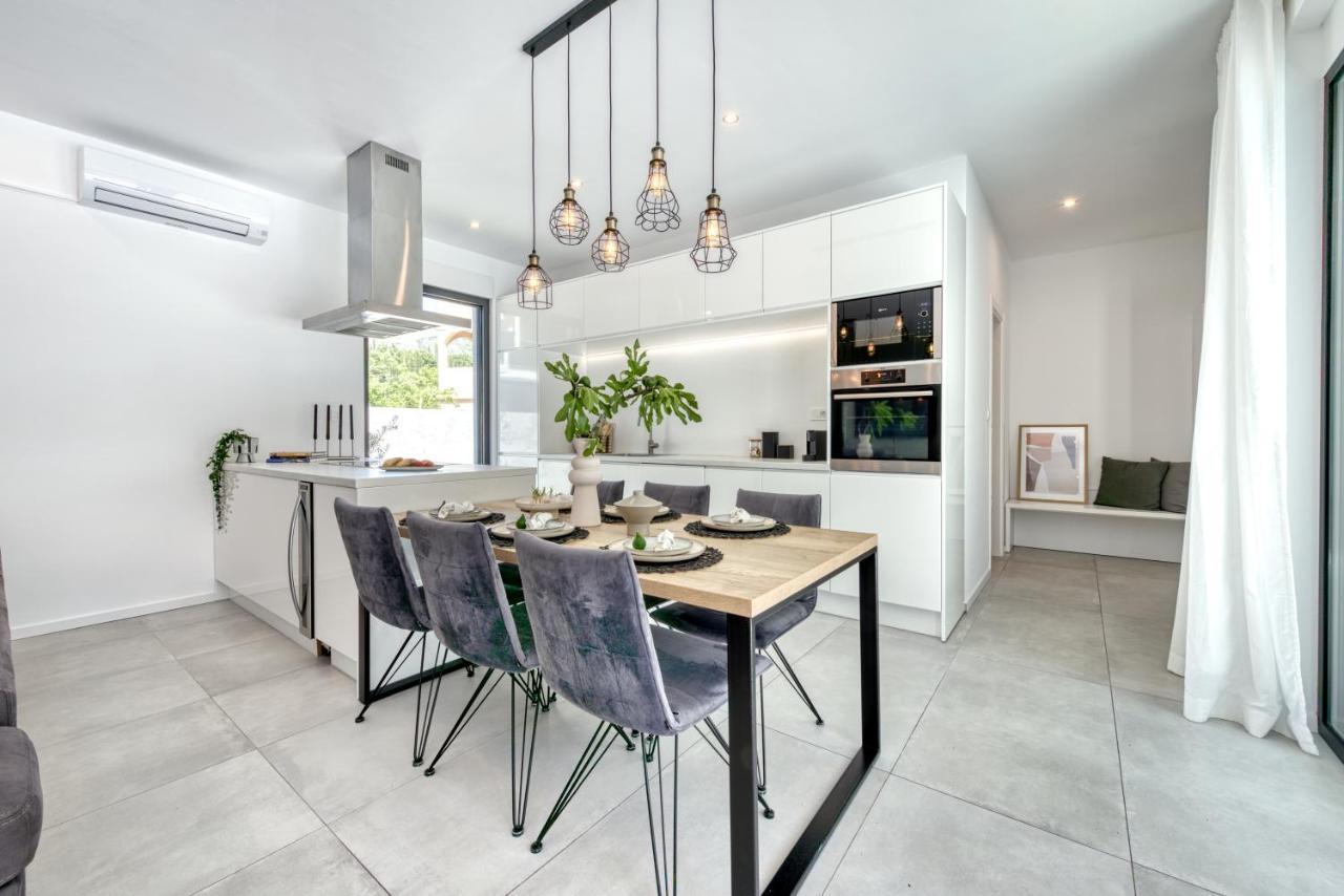 Villa Oasis - Your Luxury Home Away From Home Celopeci Exteriér fotografie